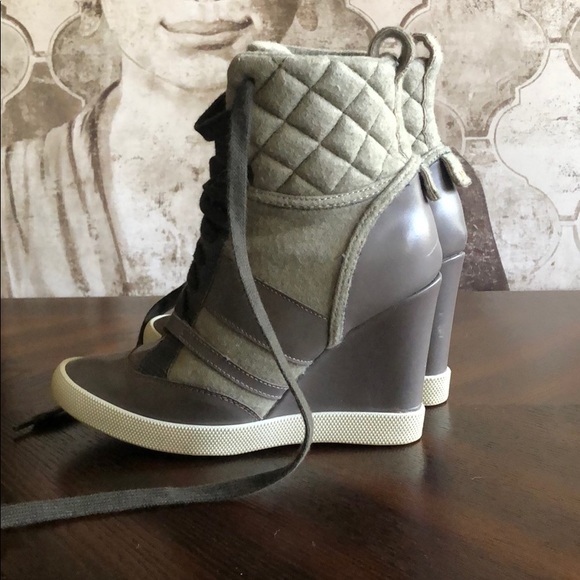 FLASH SALE DROP!⬇️ CHLOE wedge sneaker booties🌟